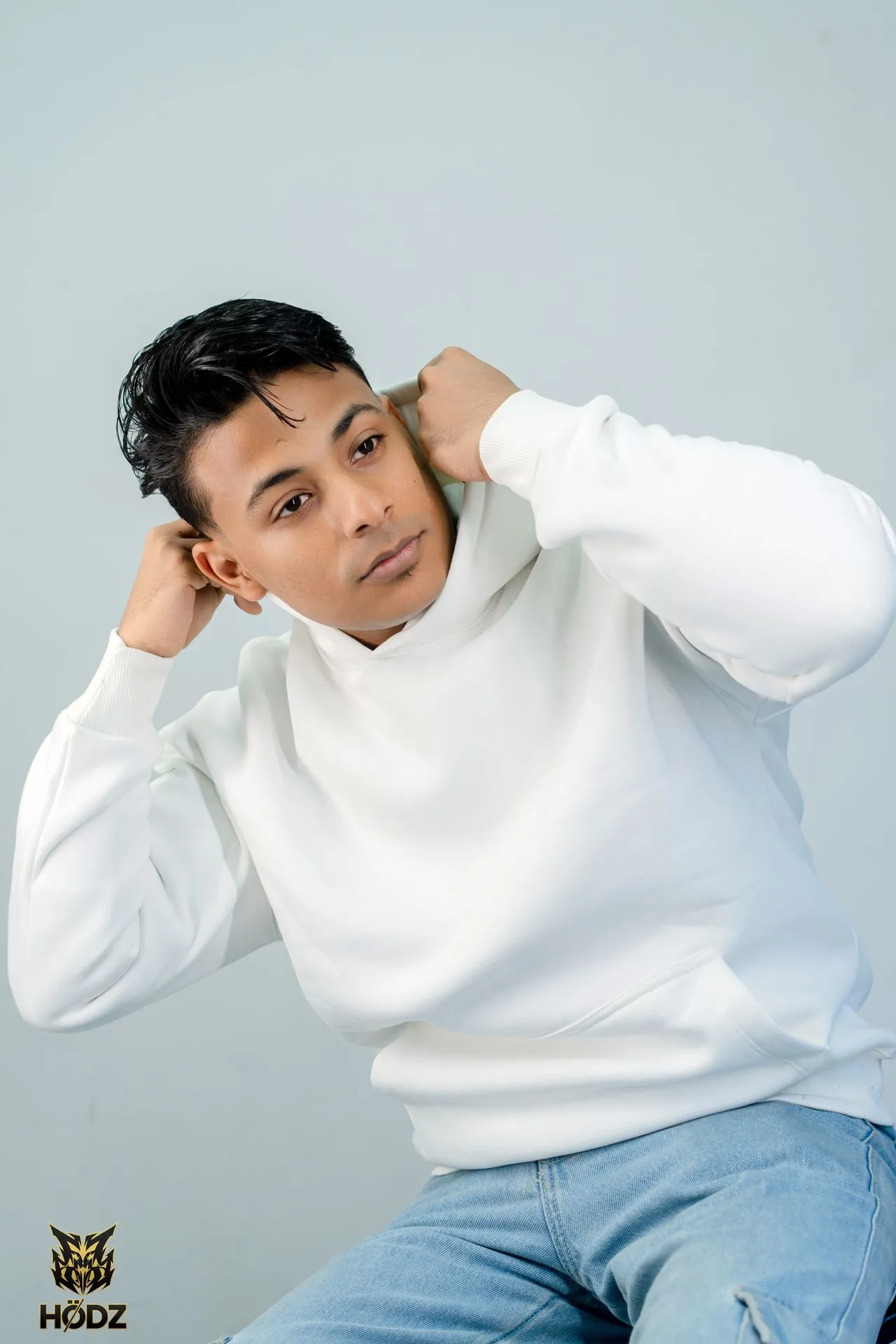 هودي أبيض سادة أو مع طباعة